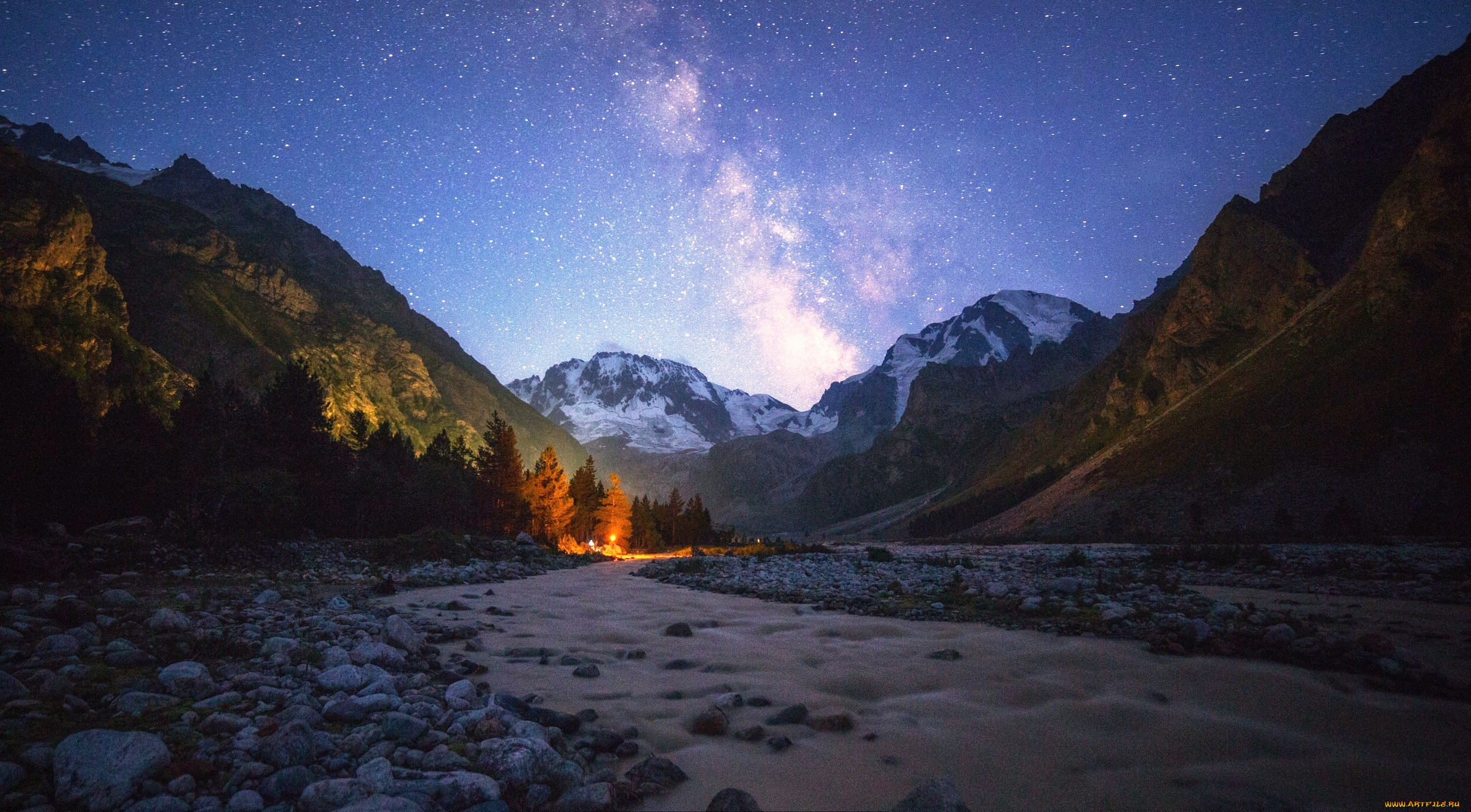 Звездное небо в горах Кавказа